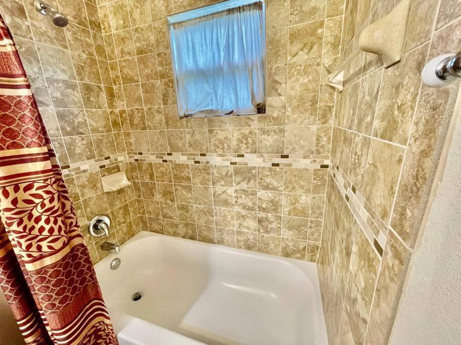 Cozy Modest Home Near Universal Studios/Volcanobay Orlando Exterior photo